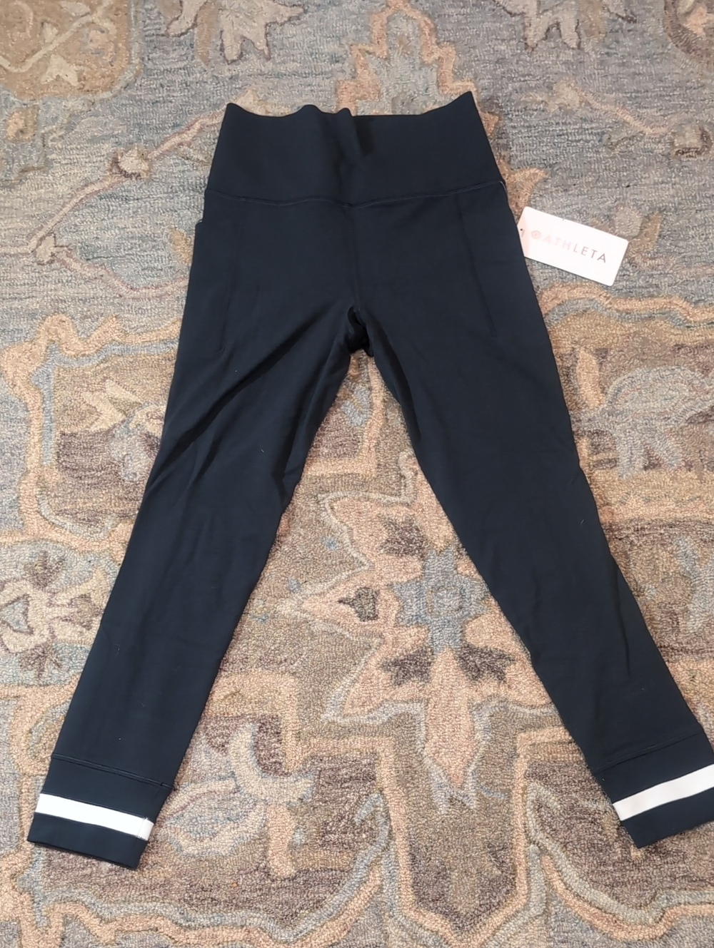 NWT Athleta Salutation Leggings